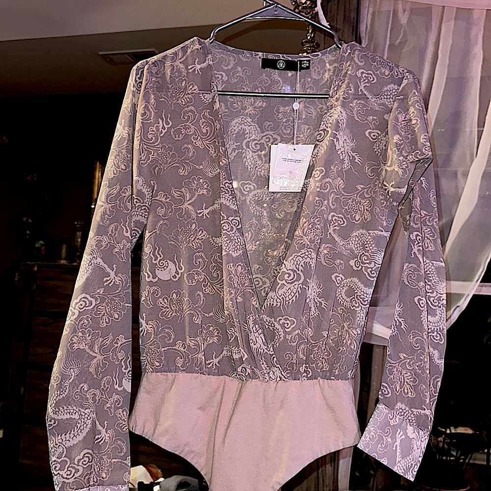 Dragon Print Wrap Body Suit. Mauve US size 6